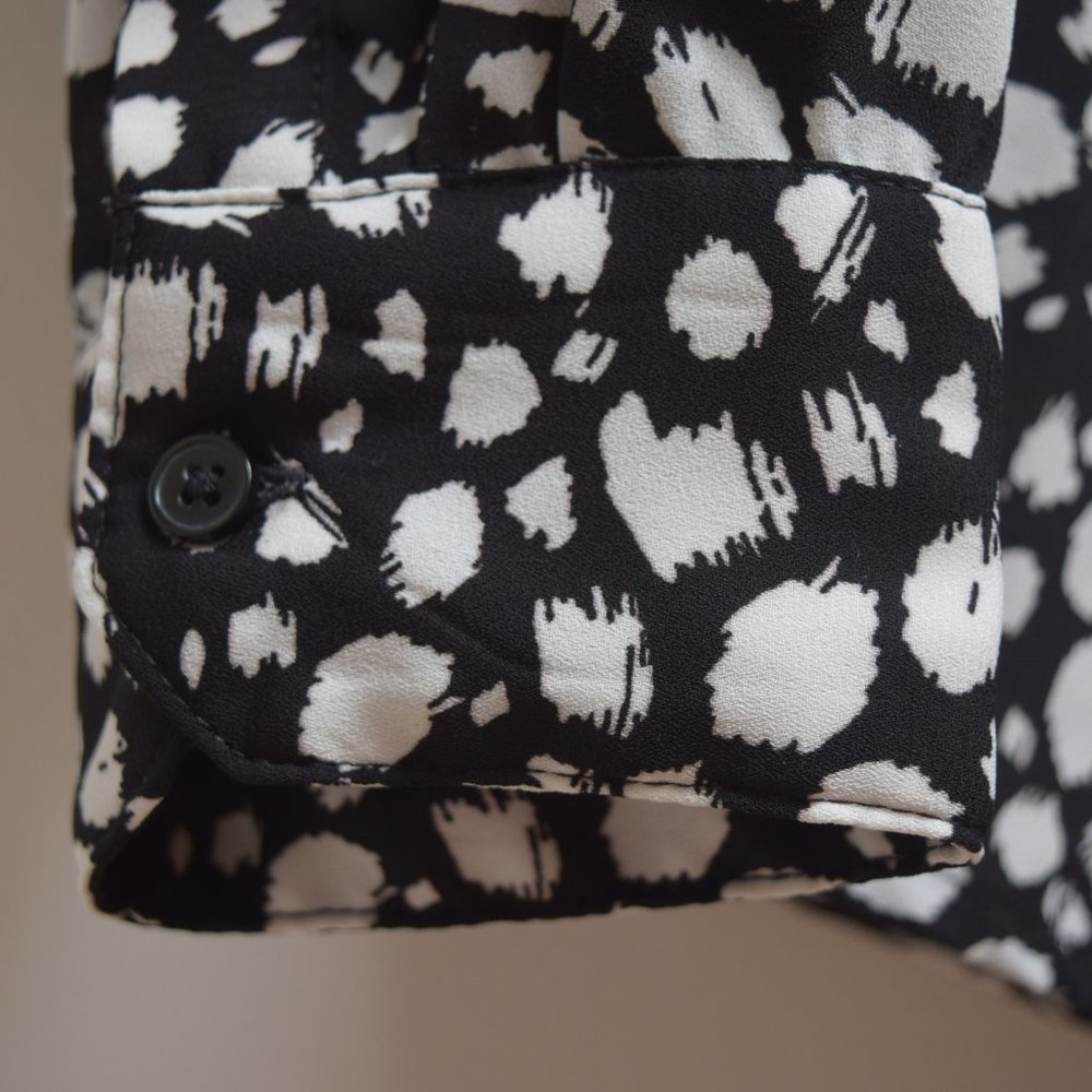 Banana Republic Classic Fit Button-Down in Women's M - Picture 6 of 11